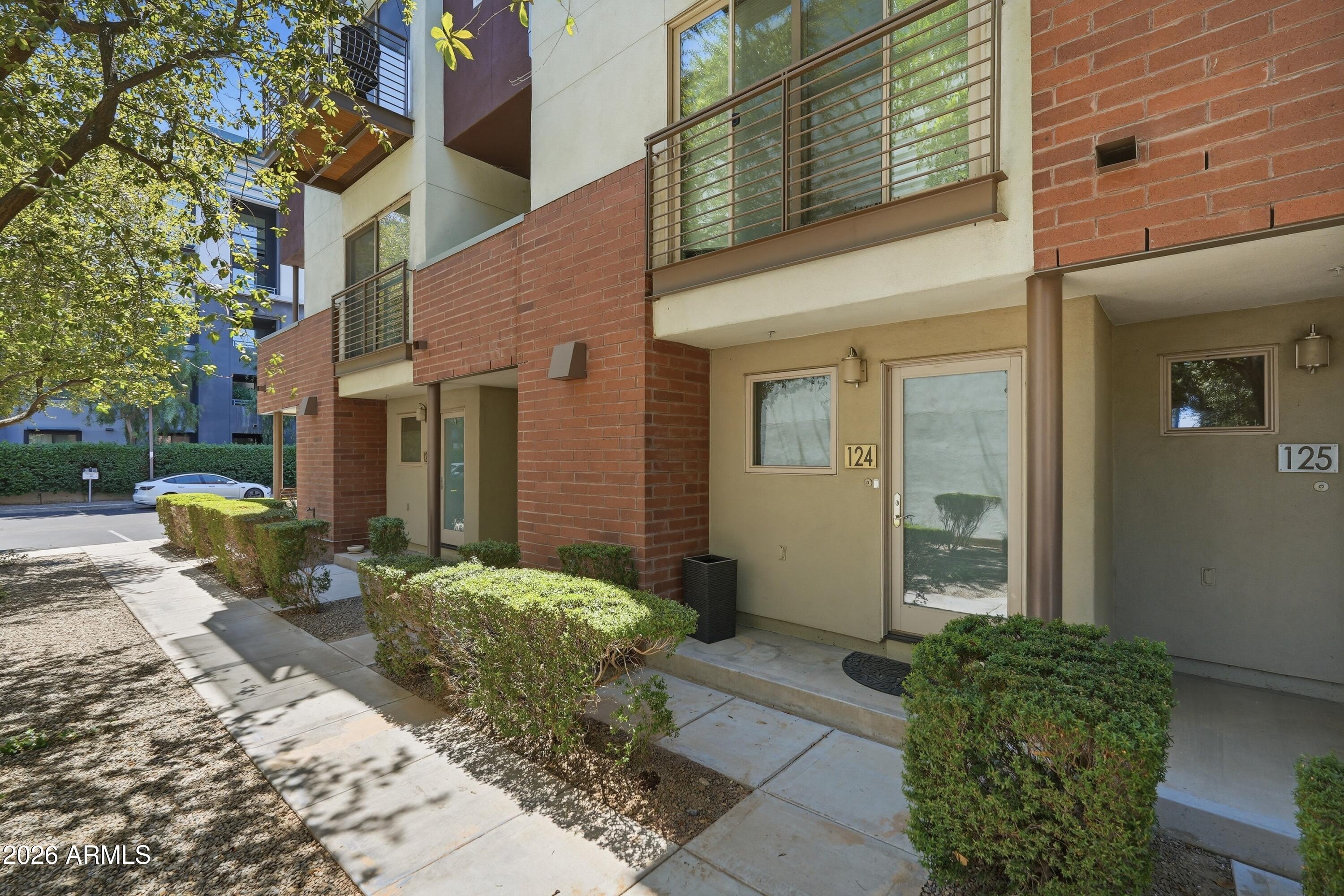 525 W LAKESIDE Drive 124