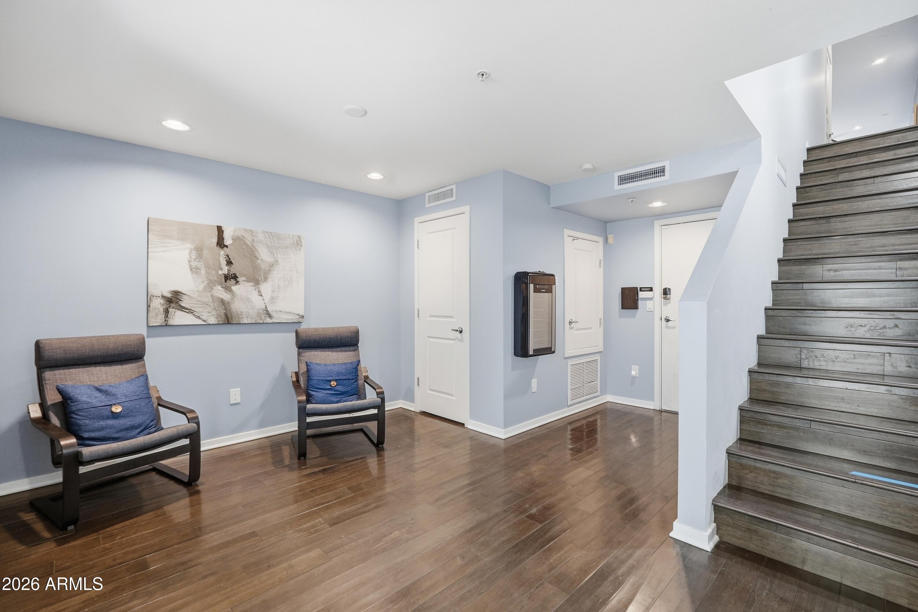 525 W LAKESIDE Drive 124