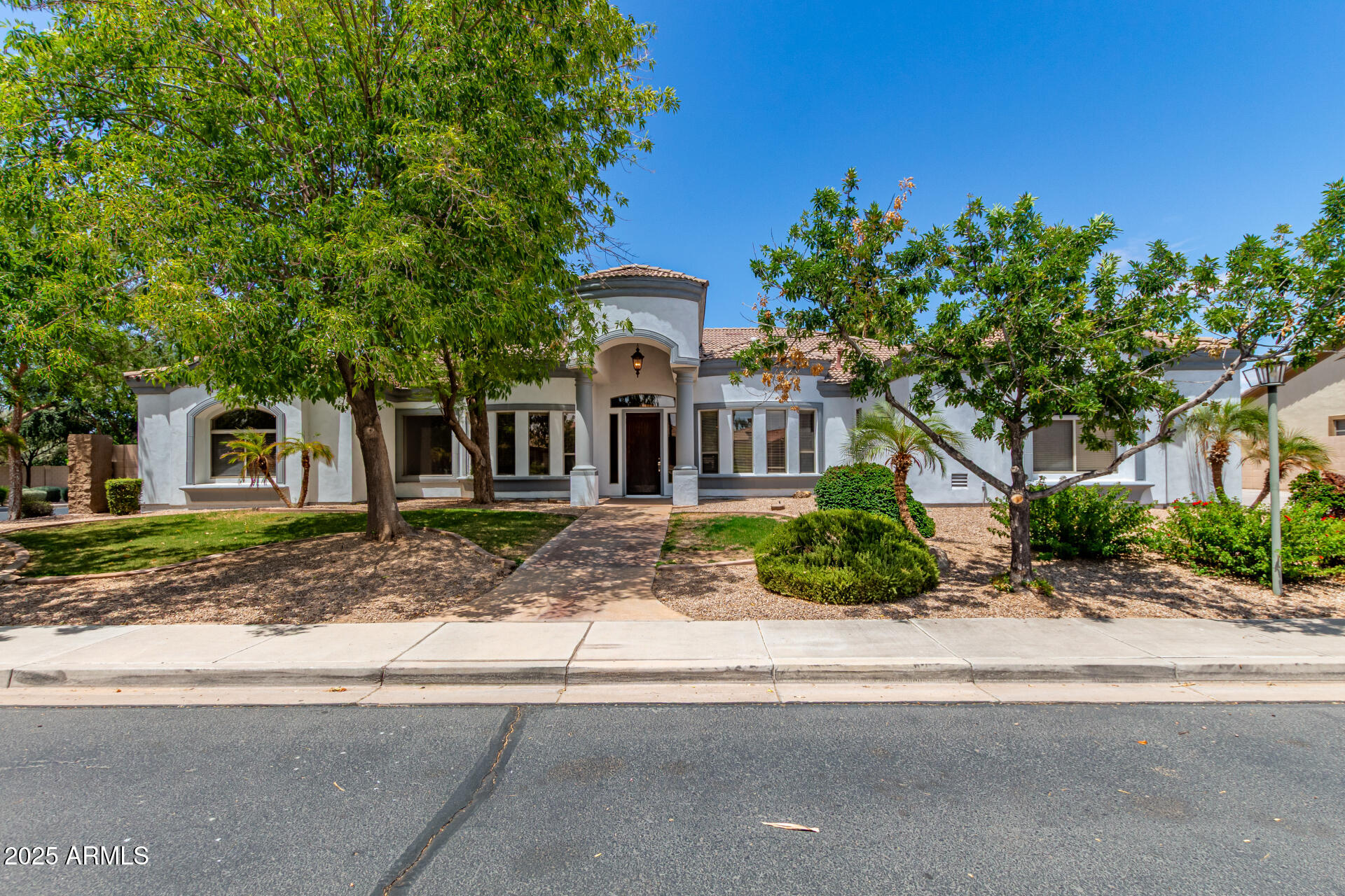 2646 E BARTLETT Place