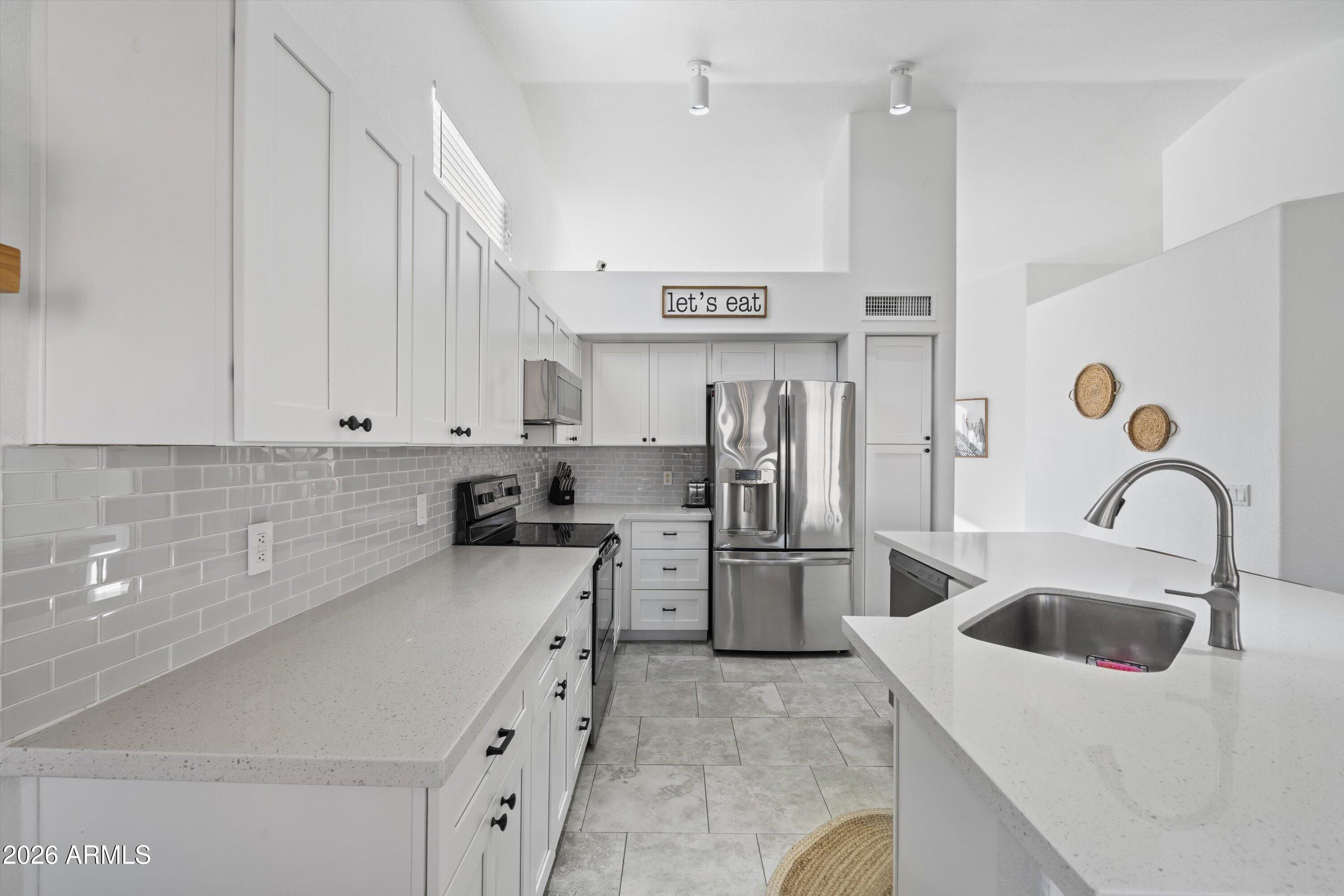 1320 W KINGBIRD Drive