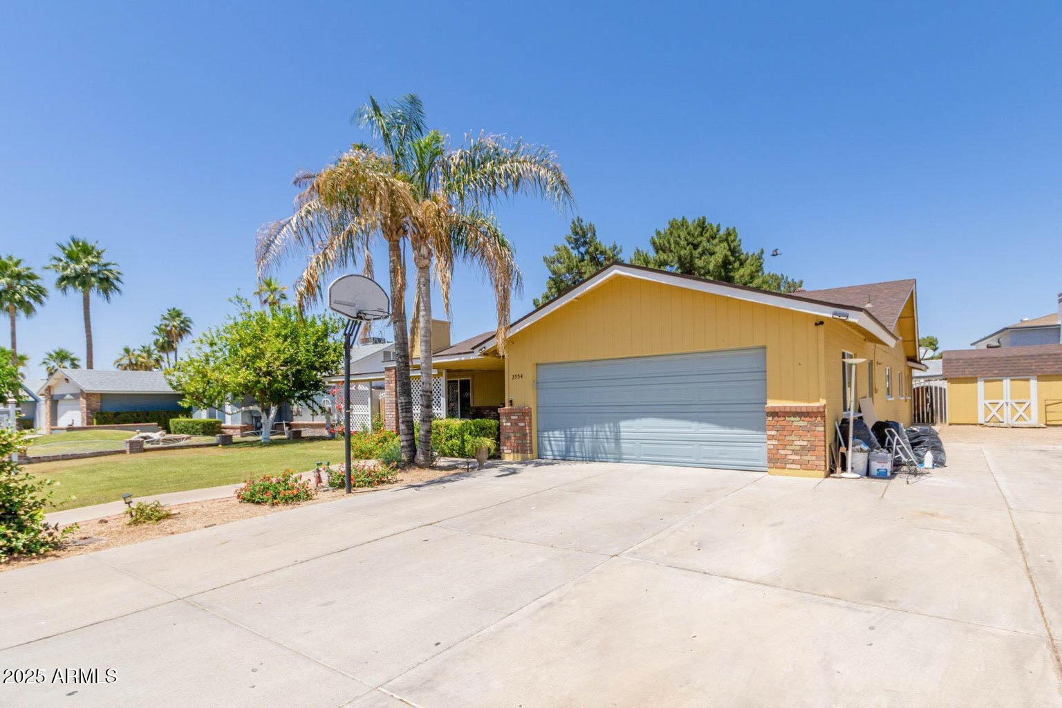 3554 W AIRE LIBRE Avenue