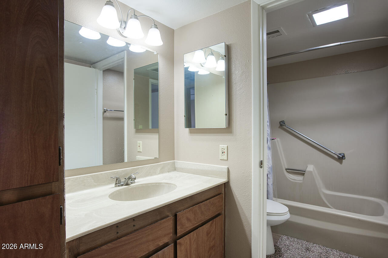 3033 E DEVONSHIRE Avenue 3032