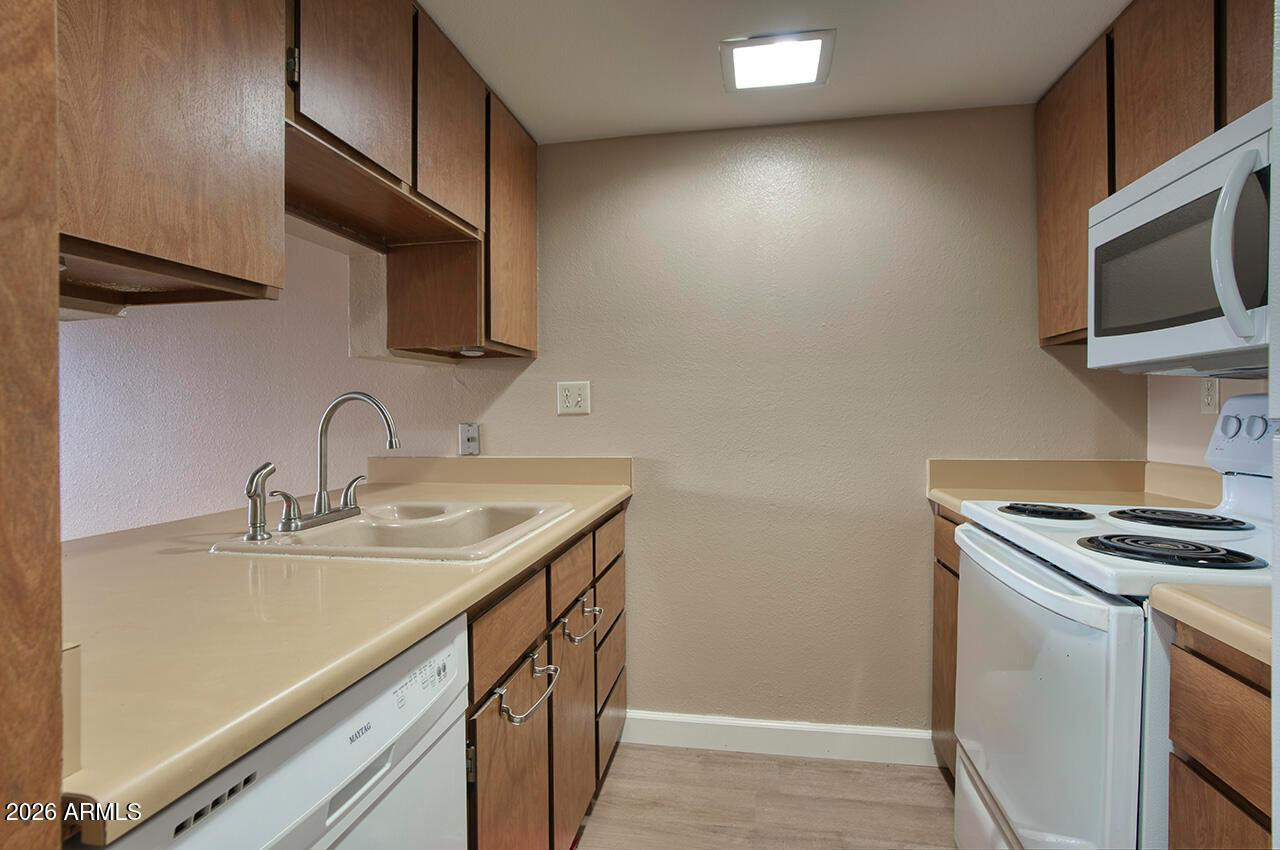 3033 E Devonshire Avenue Unit 3032