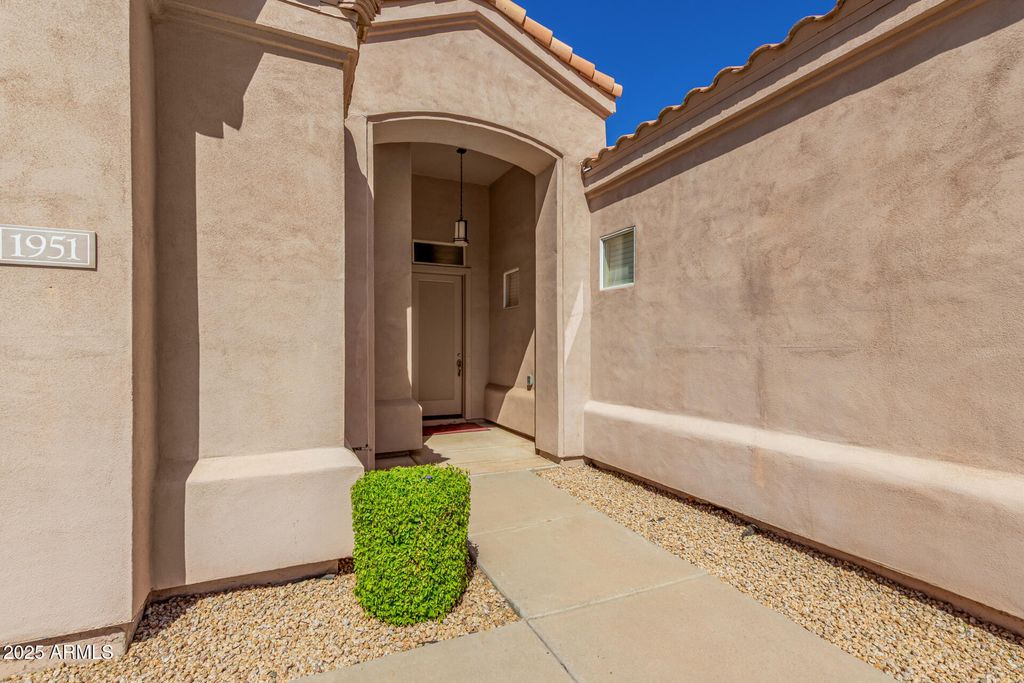 Photo of 1951 W Peninsula Circle, Chandler, AZ 85248 (MLS # 6929911)