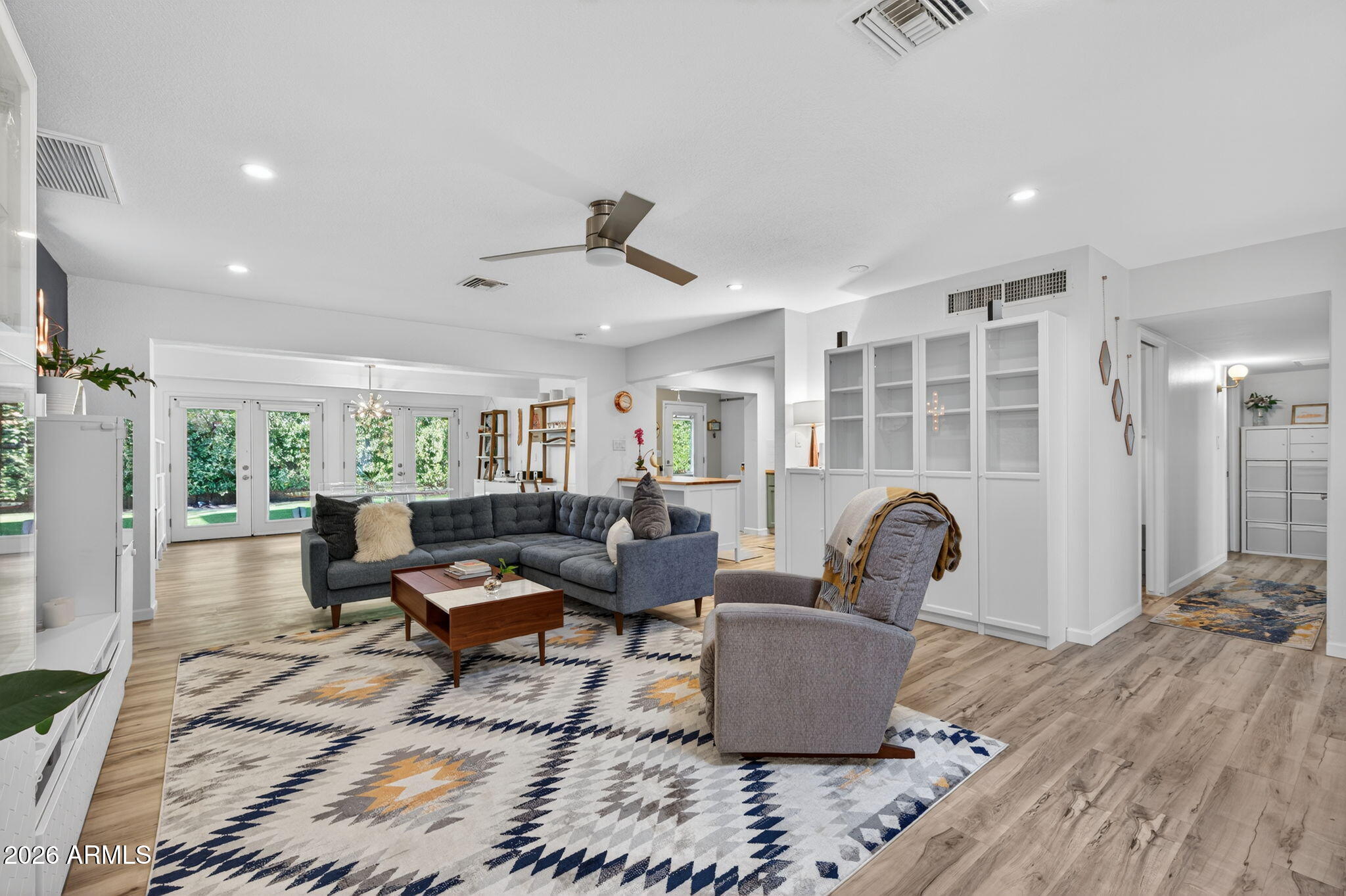 410 W MULBERRY Drive