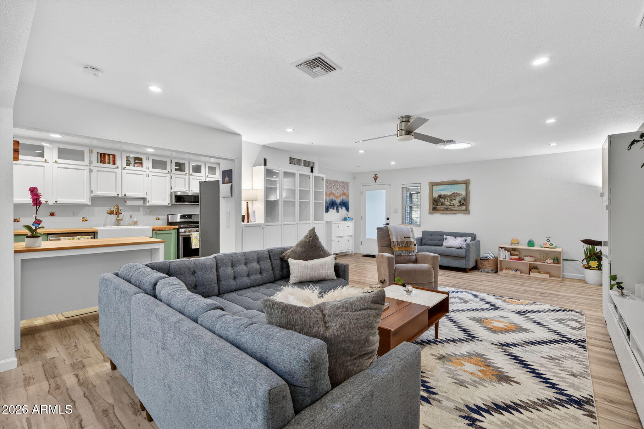 410 W MULBERRY Drive