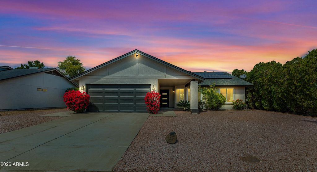 Photo of 220 W Oraibi Drive, Phoenix, AZ 85027 (MLS # 6999620)