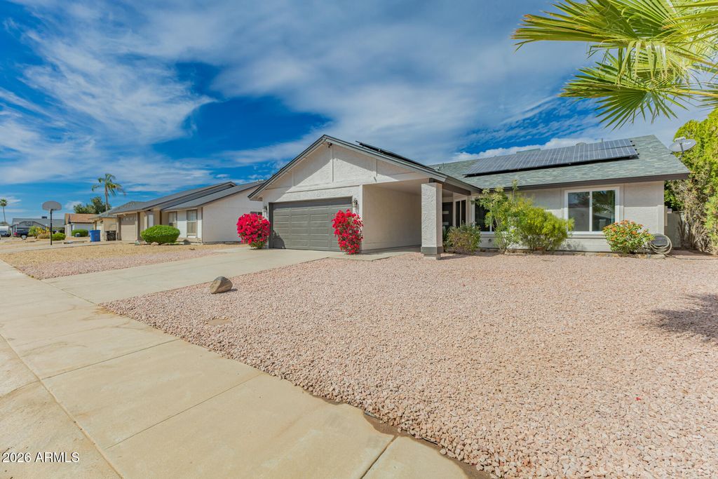 Photo of 220 W Oraibi Drive, Phoenix, AZ 85027 (MLS # 6999620)