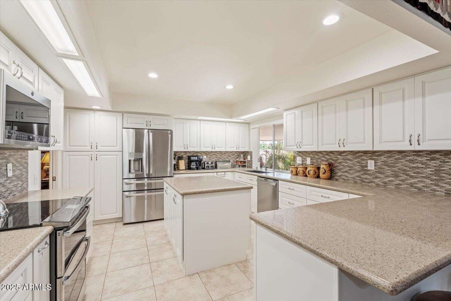 9429 W ROLLING HILLS Drive