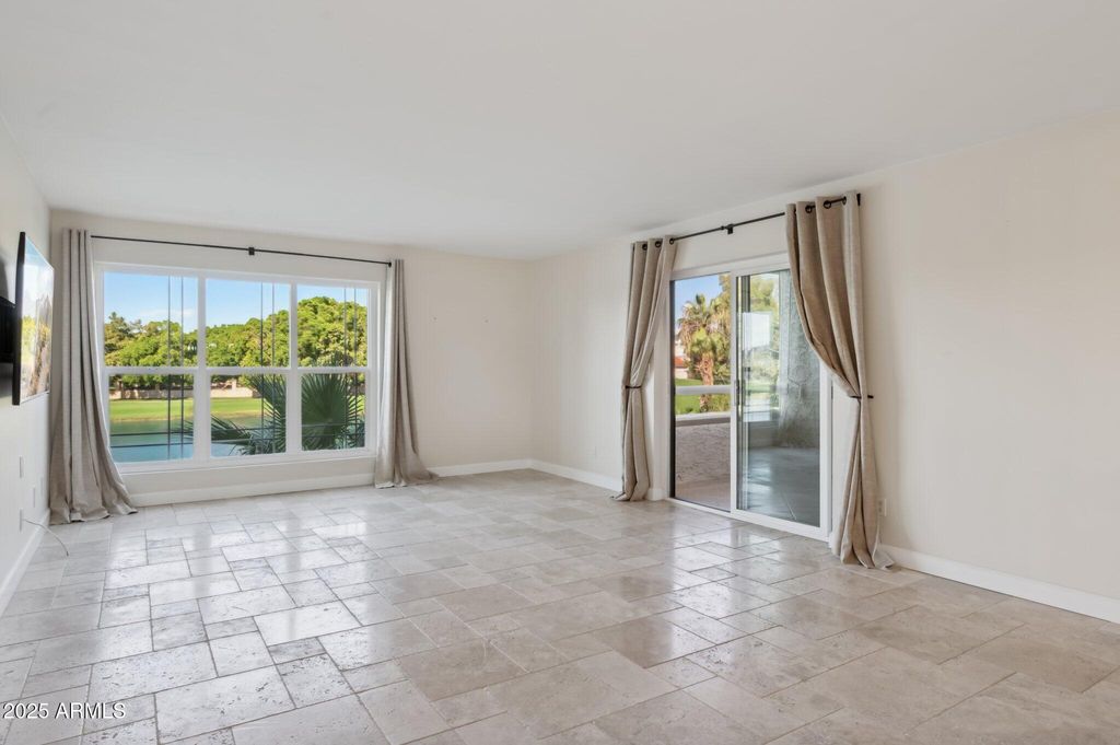 Photo of 5102 N 31st Place #425, Phoenix, AZ 85016 (MLS # 6933999)