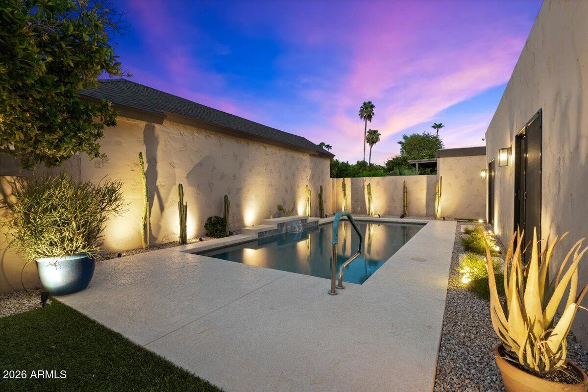 7922 E CRESTWOOD Way