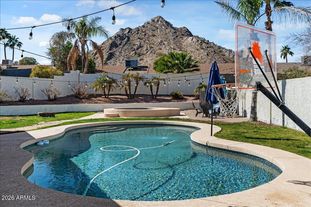 2318 E YUCCA Street
