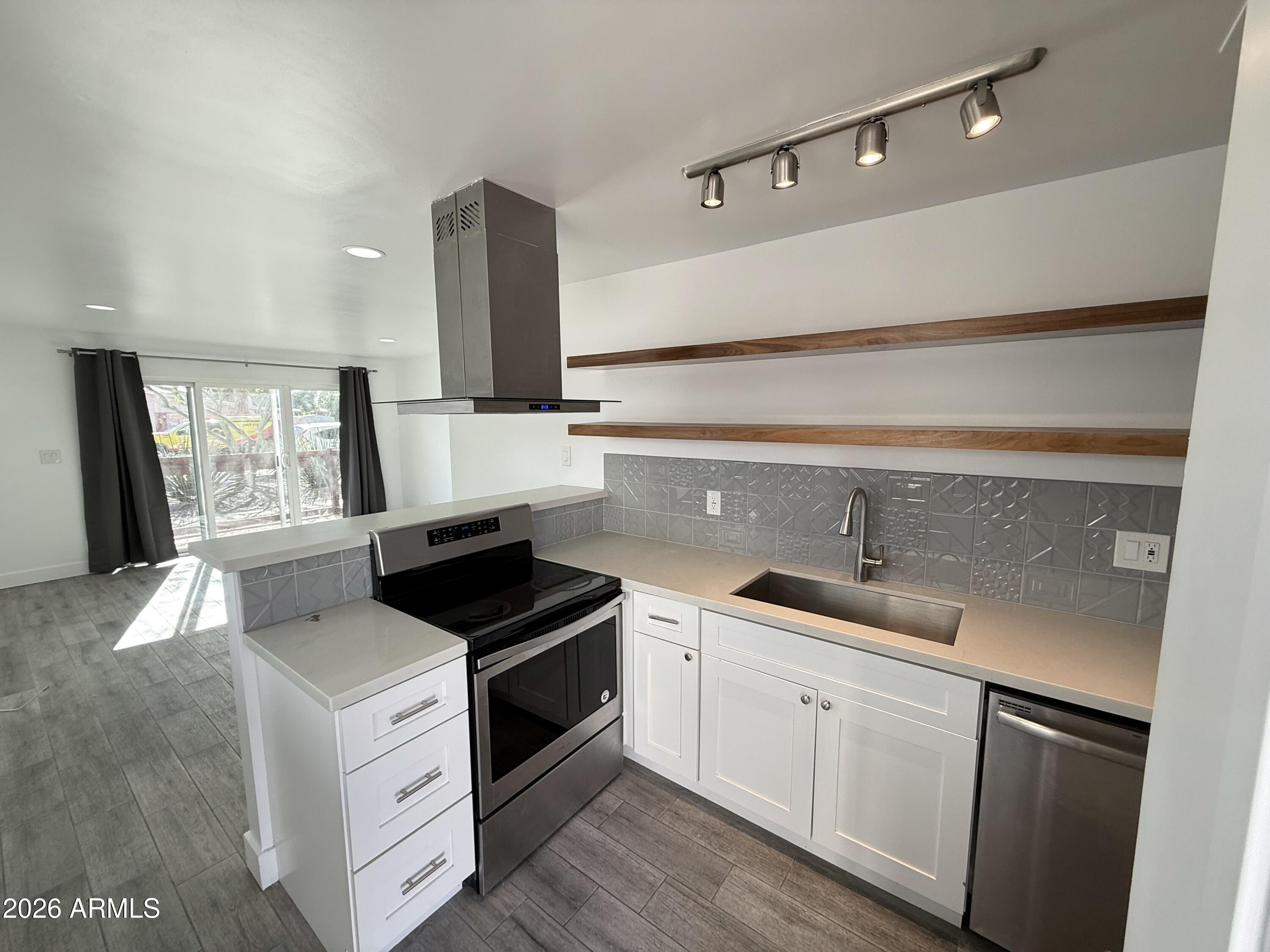 3140 E GLENROSA Avenue 2