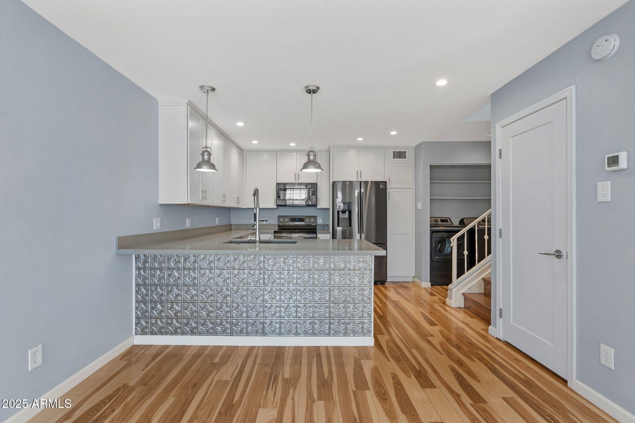 1717 E UNION HILLS Drive 1044