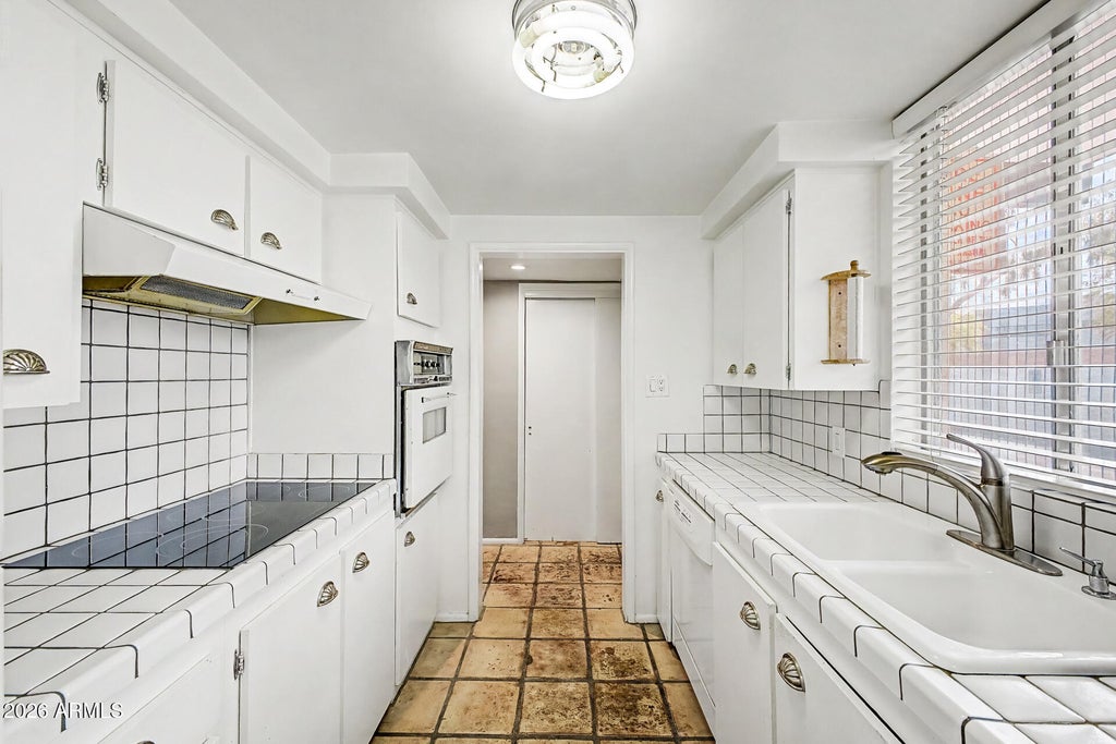 Photo of 3270 E Camelback Road #114, Phoenix, AZ 85018 (MLS # 7073142)