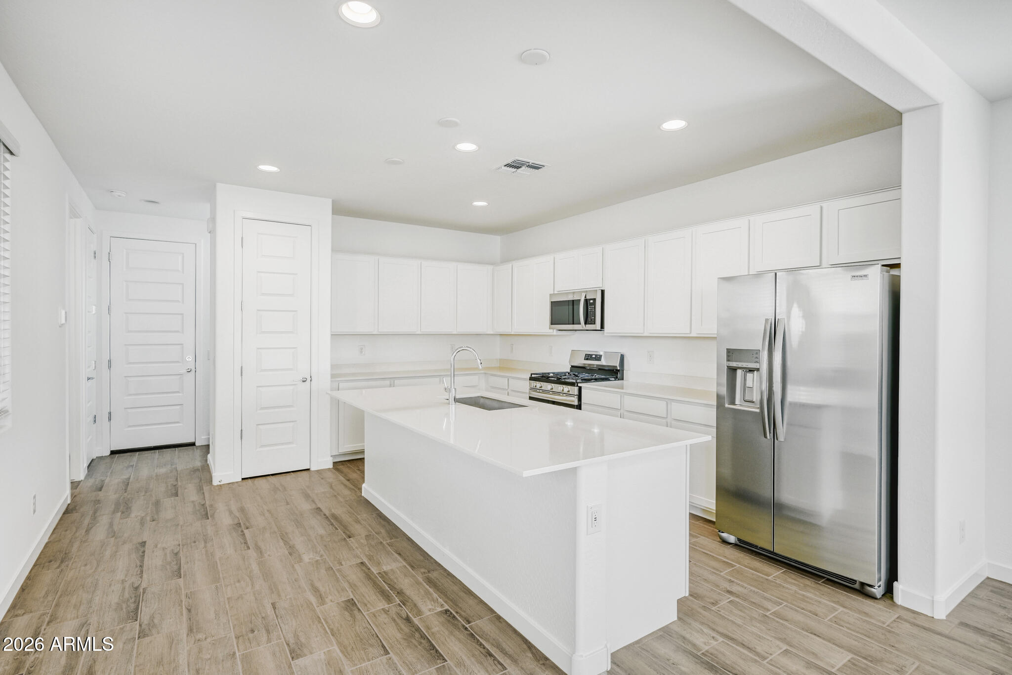 10144 E ULYSSES Avenue