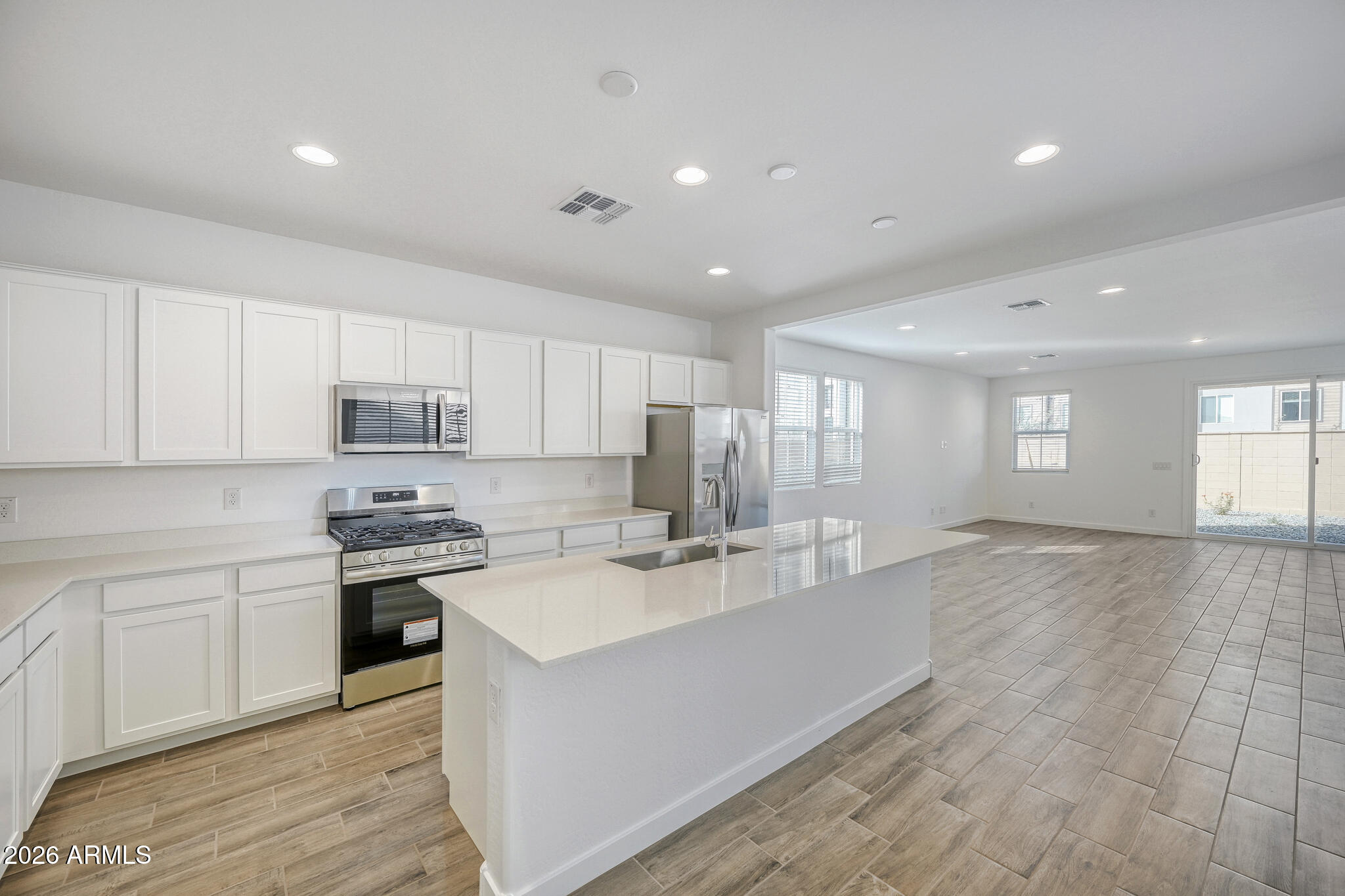 10144 E ULYSSES Avenue