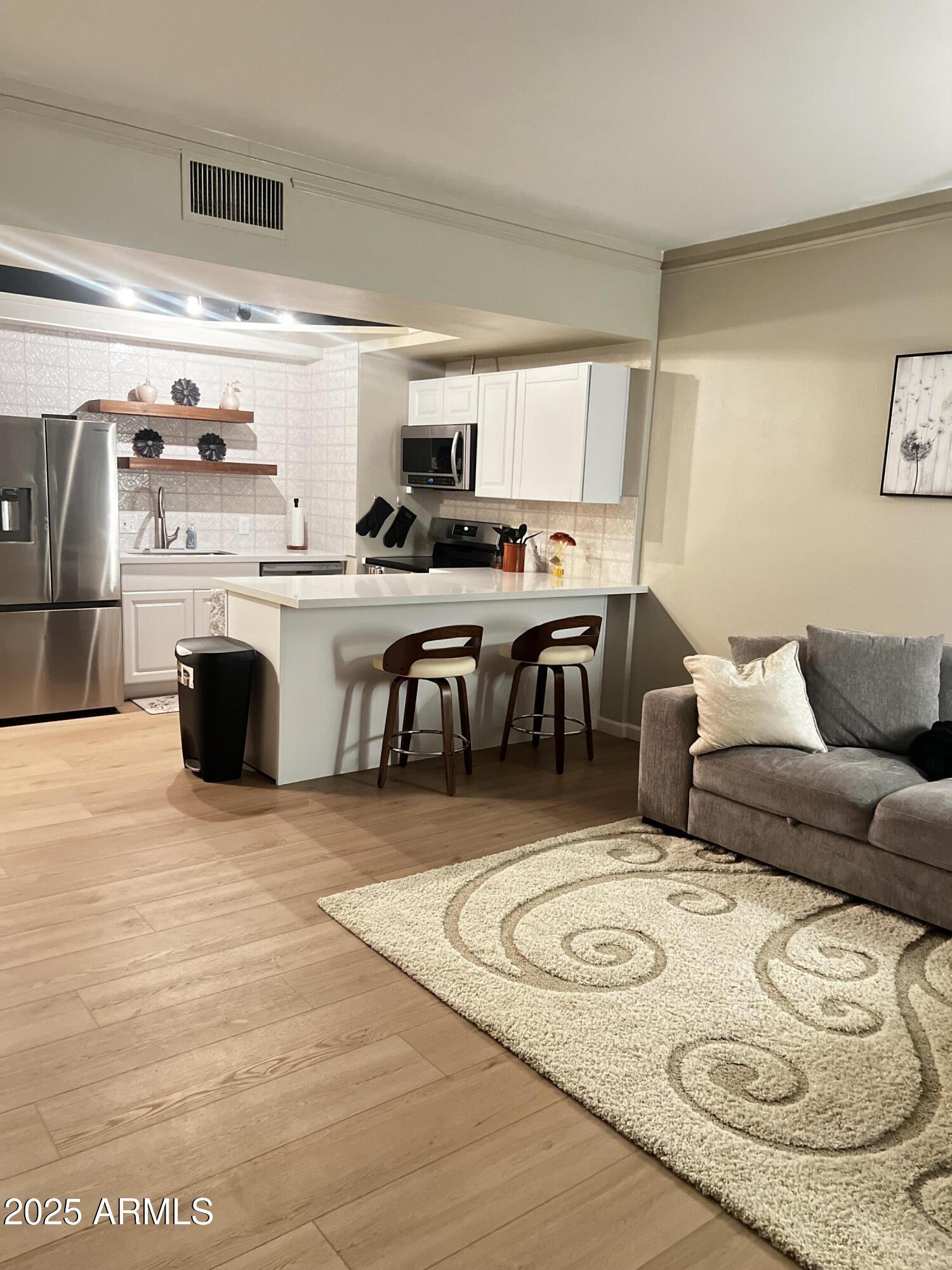 4750 N CENTRAL Avenue 14P