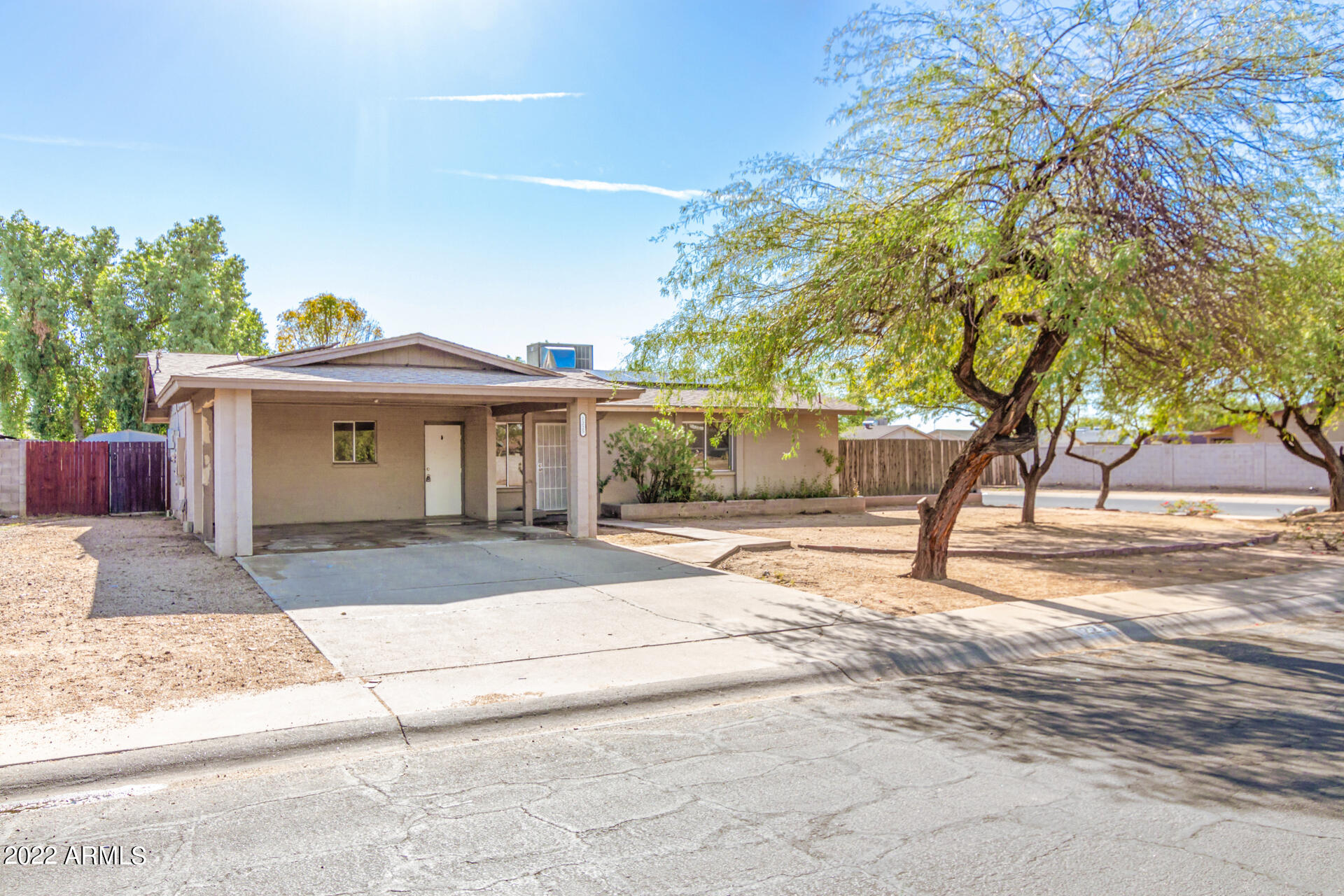 1225 W HALSTEAD Drive