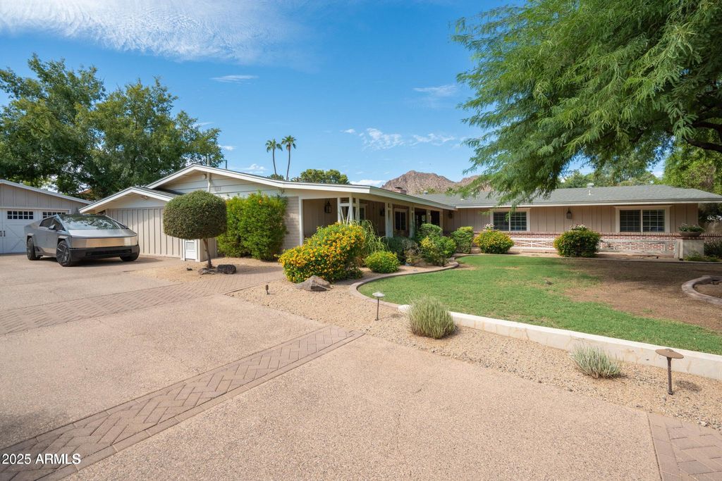 Photo of 6002 E Calle Rosa, Scottsdale, AZ 85251 (MLS # 6944464)