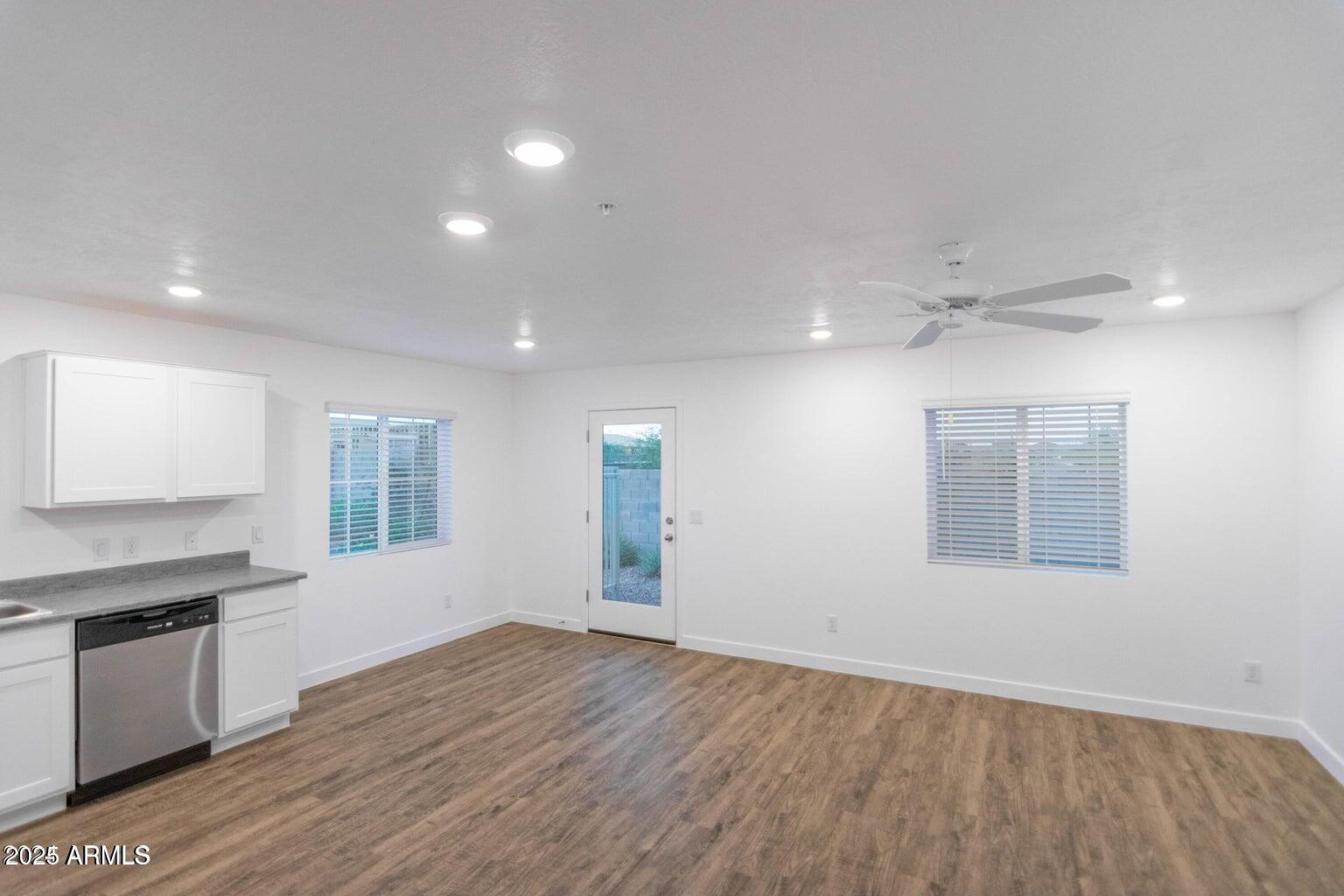 12570 N COTTON Lane 112326