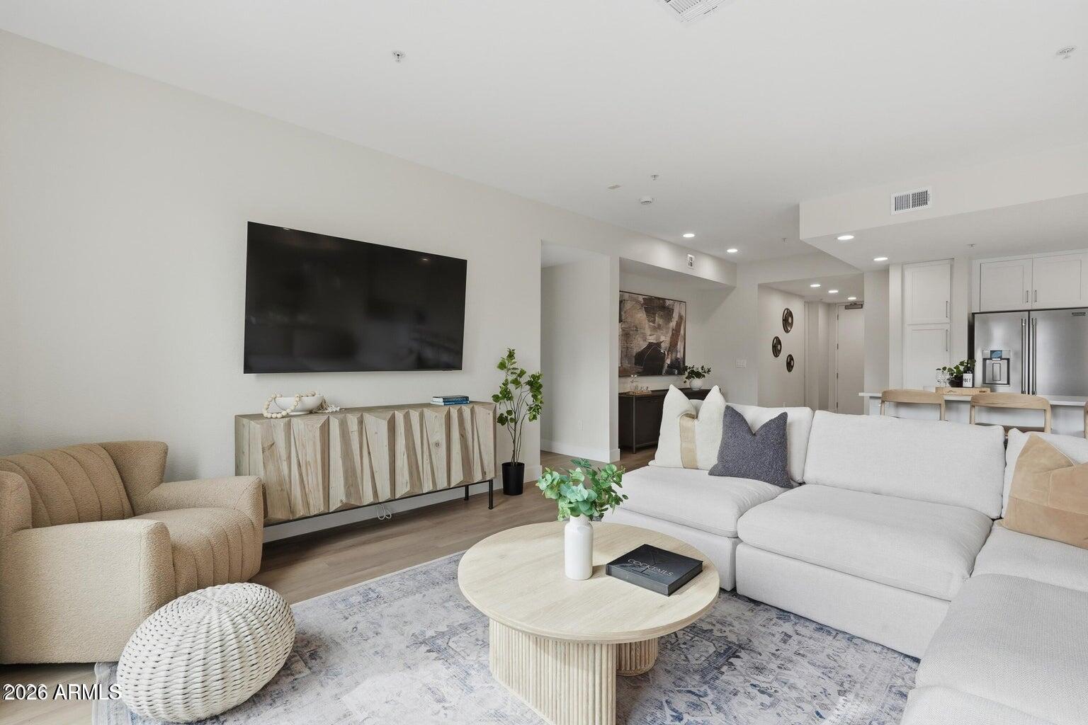 7126 E OSBORN Road 3006