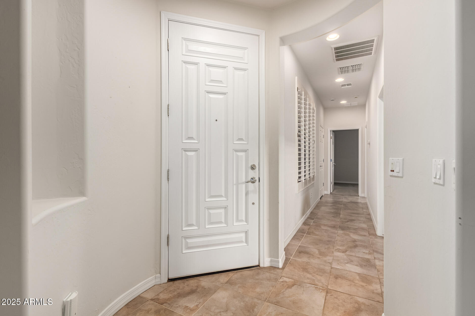 384 W BISMARK Street