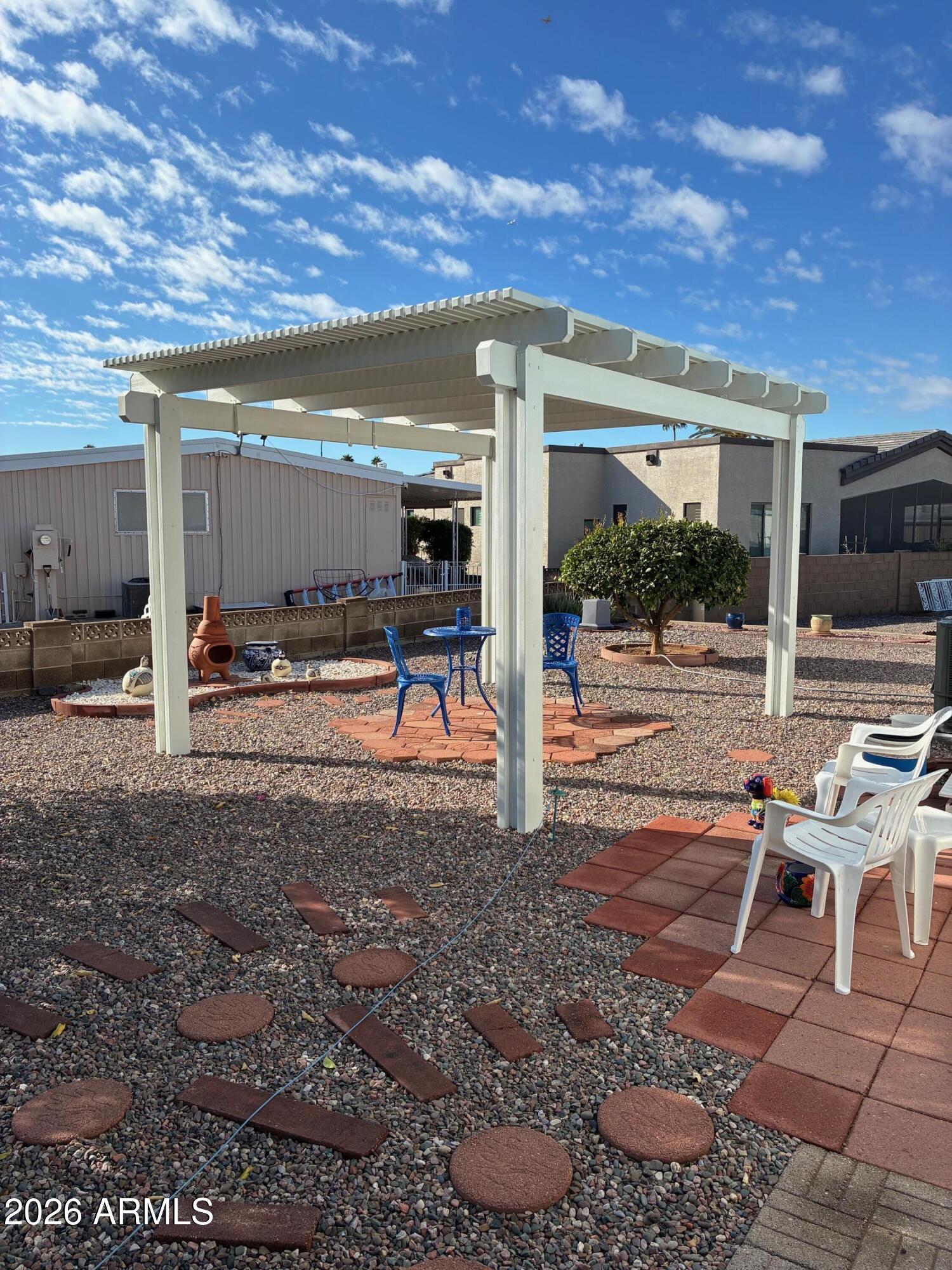 2560 N Armour Avenue