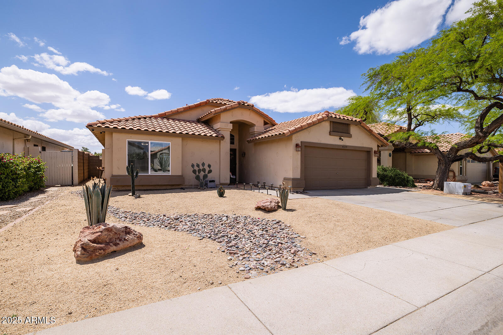 4529 E THISTLE LANDING Drive