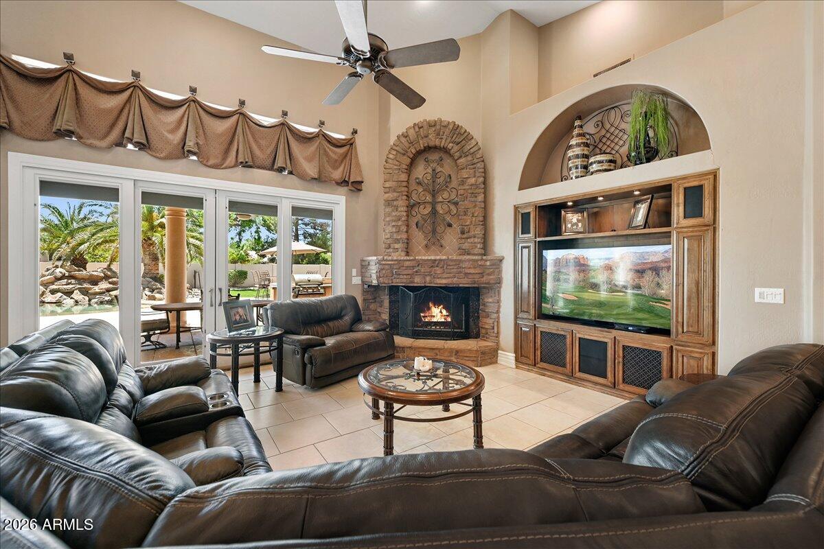 8669 E DAVENPORT Drive