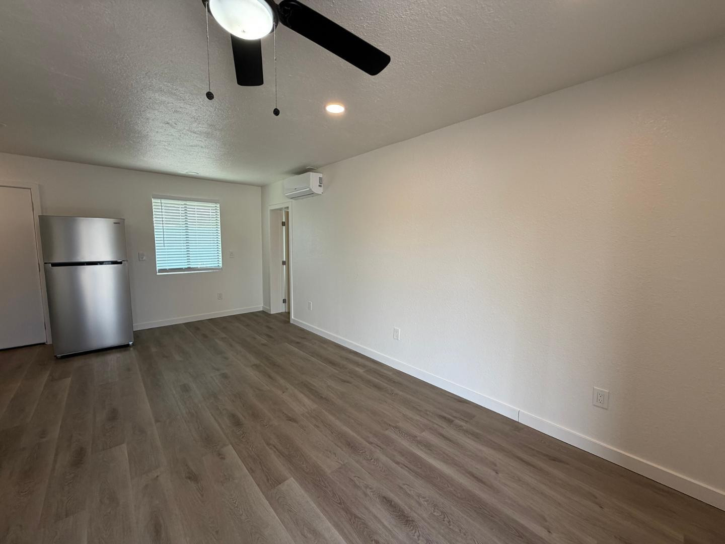 1027 E Dunlap Avenue Apt 3