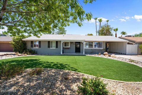 Photo of 1325 W Missouri Avenue, Phoenix, AZ 85013 (MLS # 6900013)