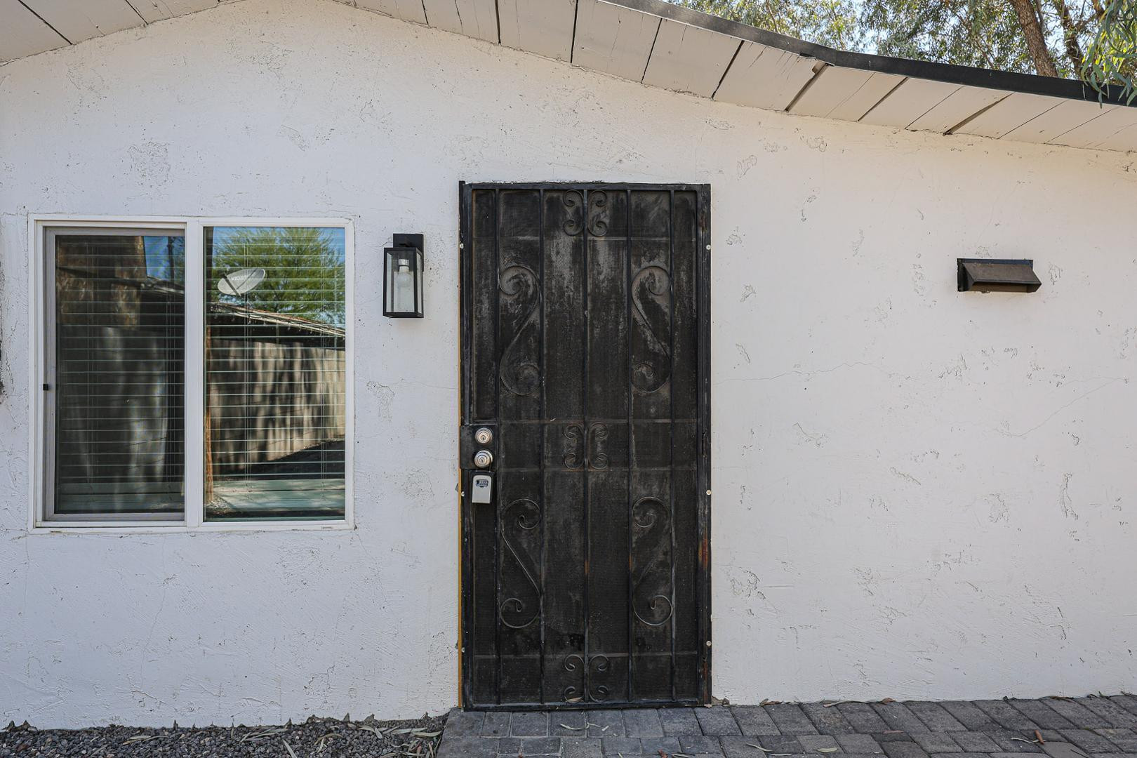 2721 E Willetta Street Apt C