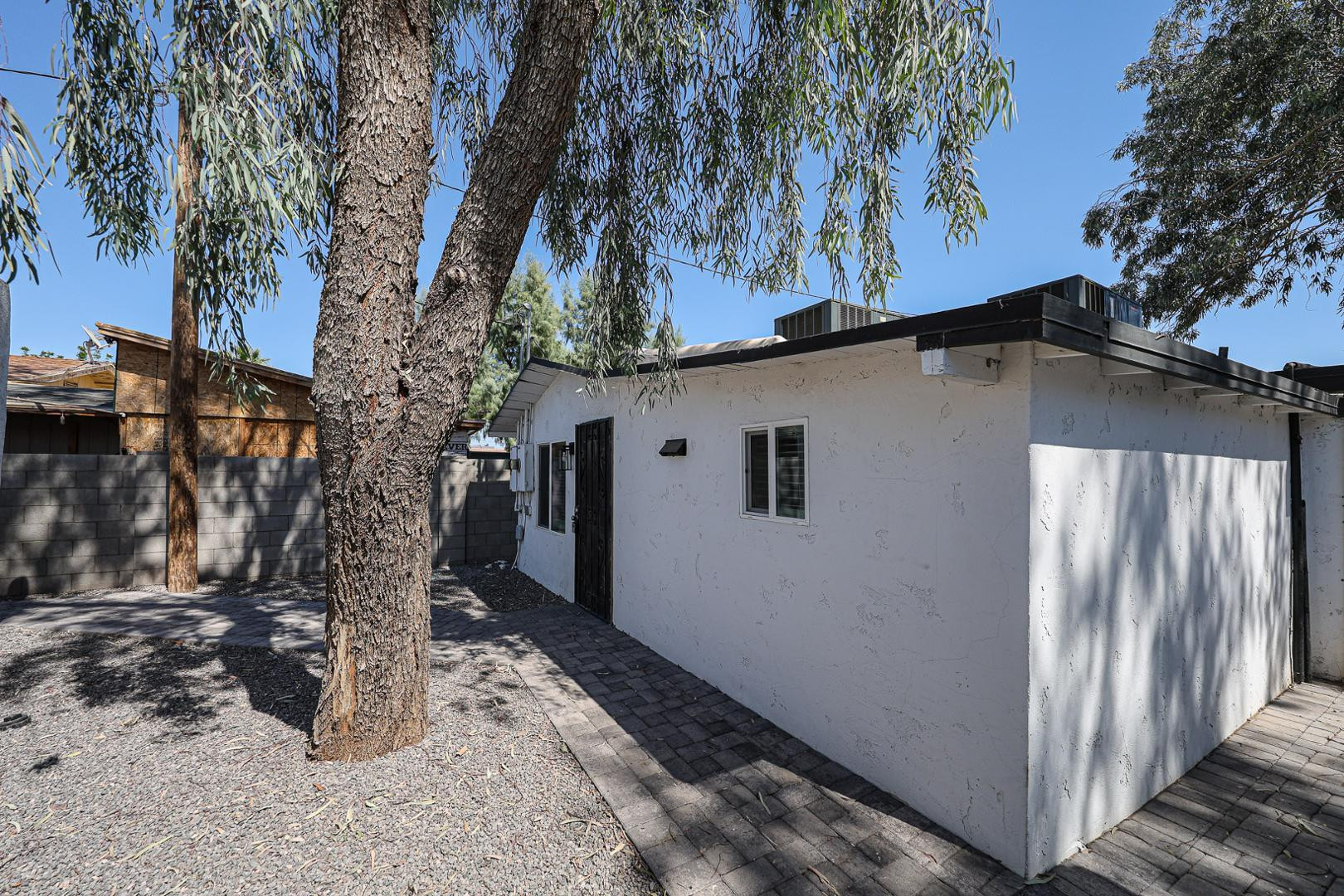 2721 E Willetta Street Apt C