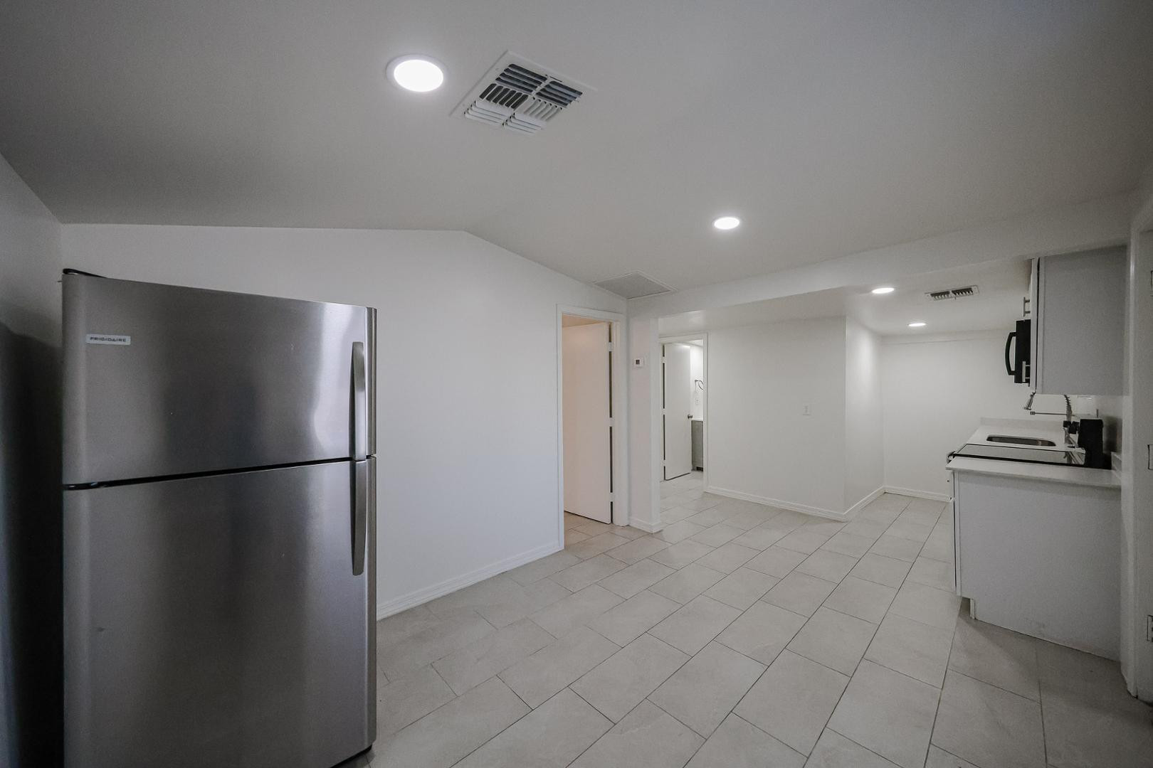 2721 E Willetta Street Apt C