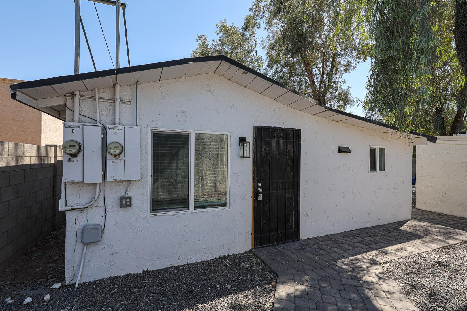 2721 E Willetta Street Apt C