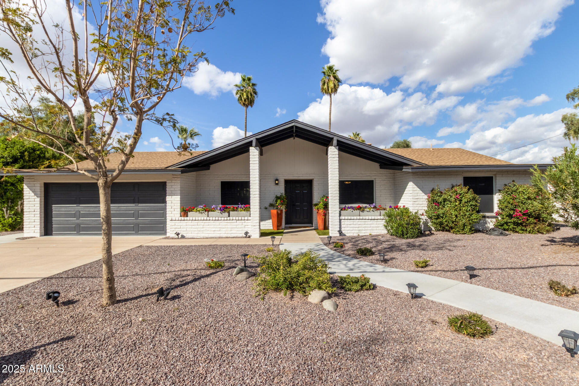 302 W THUNDERBIRD Road