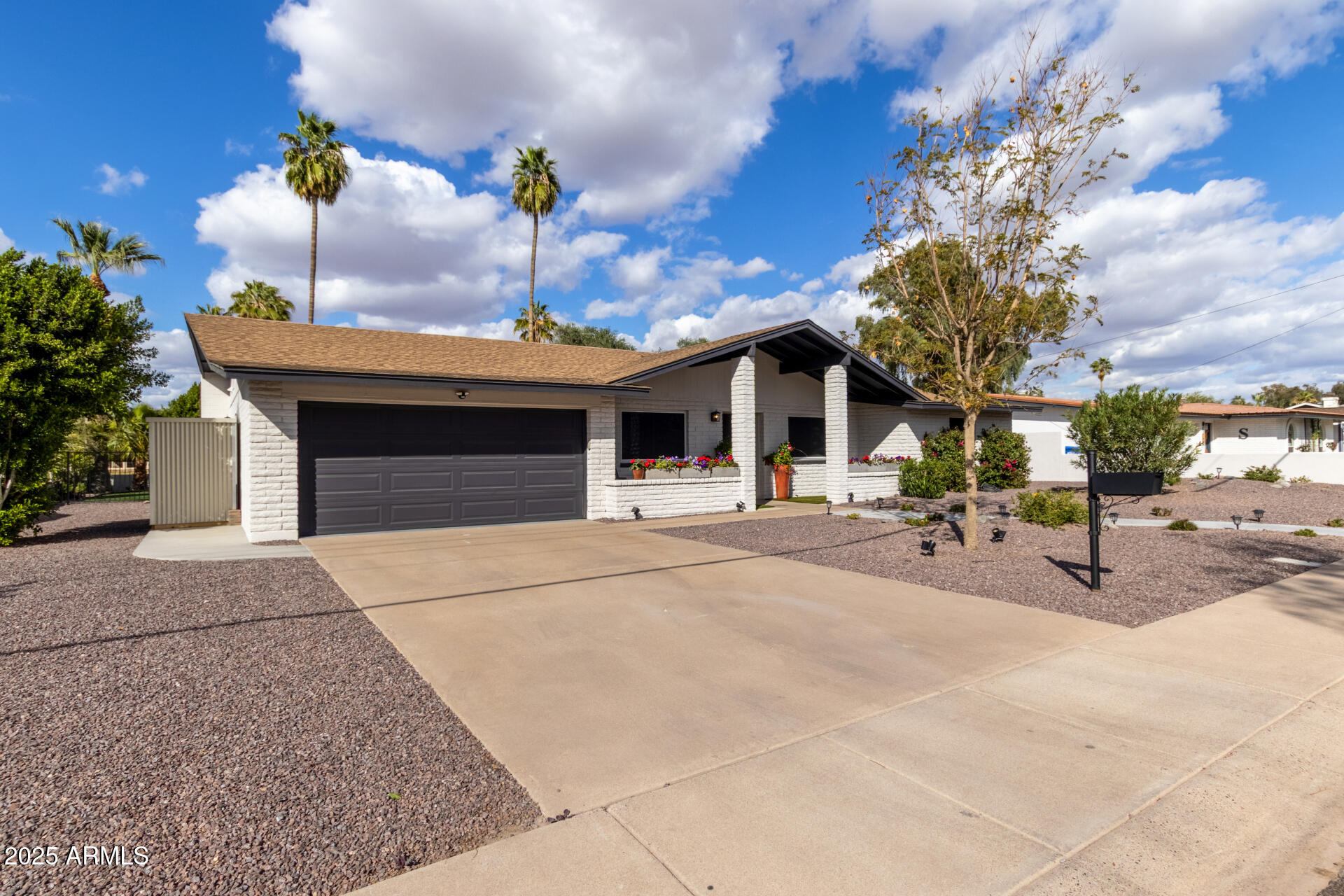 302 W THUNDERBIRD Road