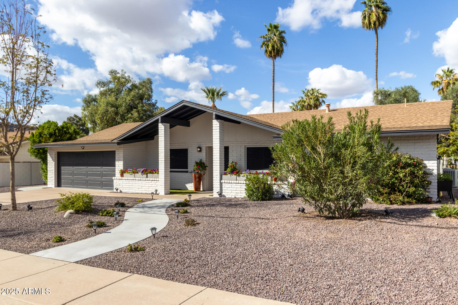 302 W THUNDERBIRD Road