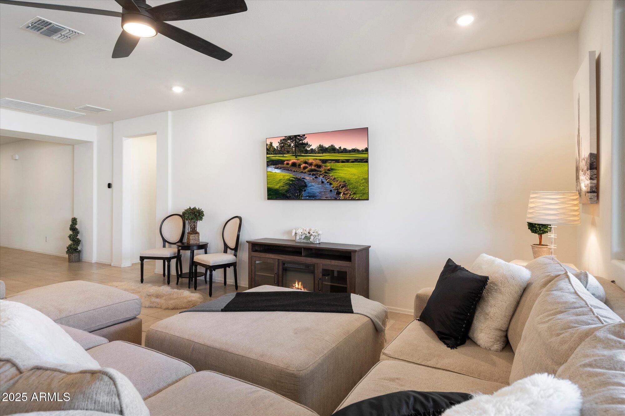 17140 W RUNNING DEER Trail