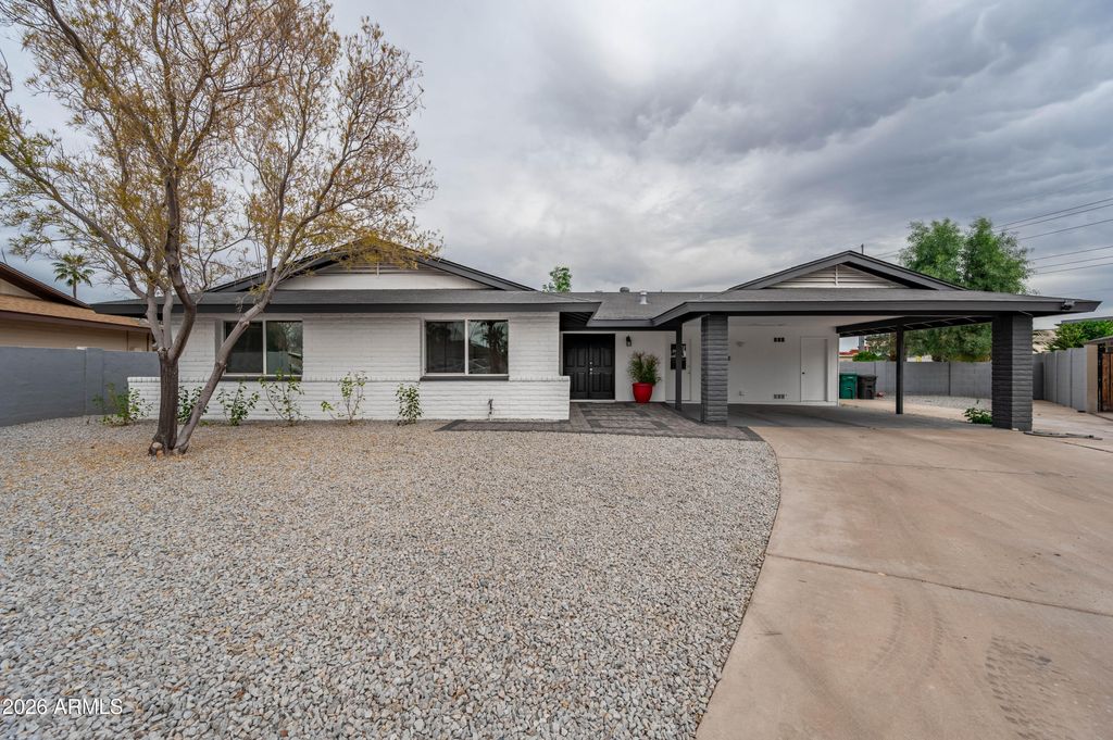 Photo of 297 S Hacienda Circle, Litchfield Park, AZ 85340 (MLS # 6985963)