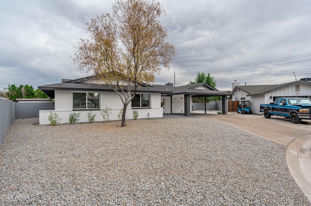 Photo of 297 S Hacienda Circle, Litchfield Park, AZ 85340 (MLS # 6985963)