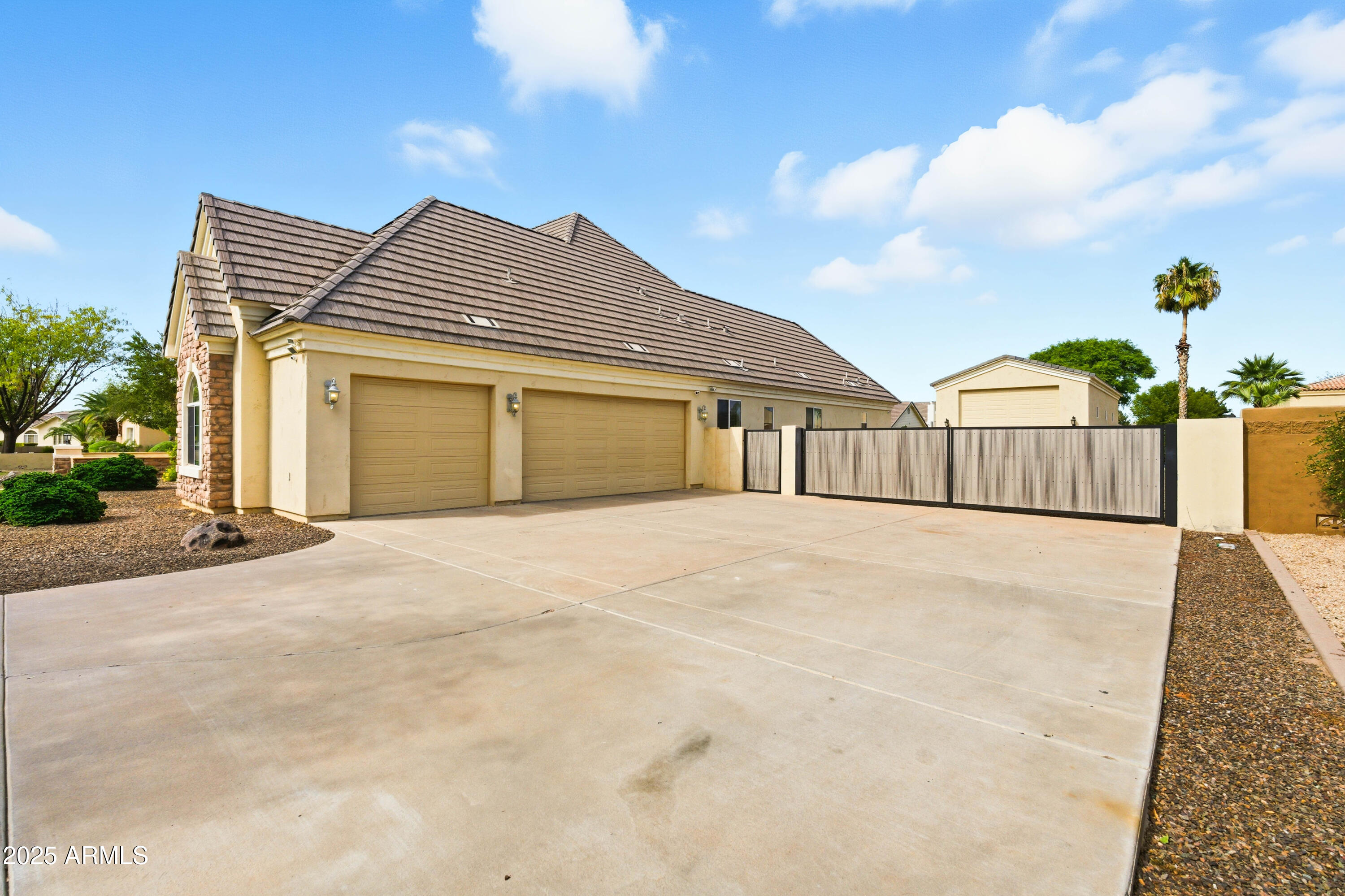 2670 E VALLEJO Court