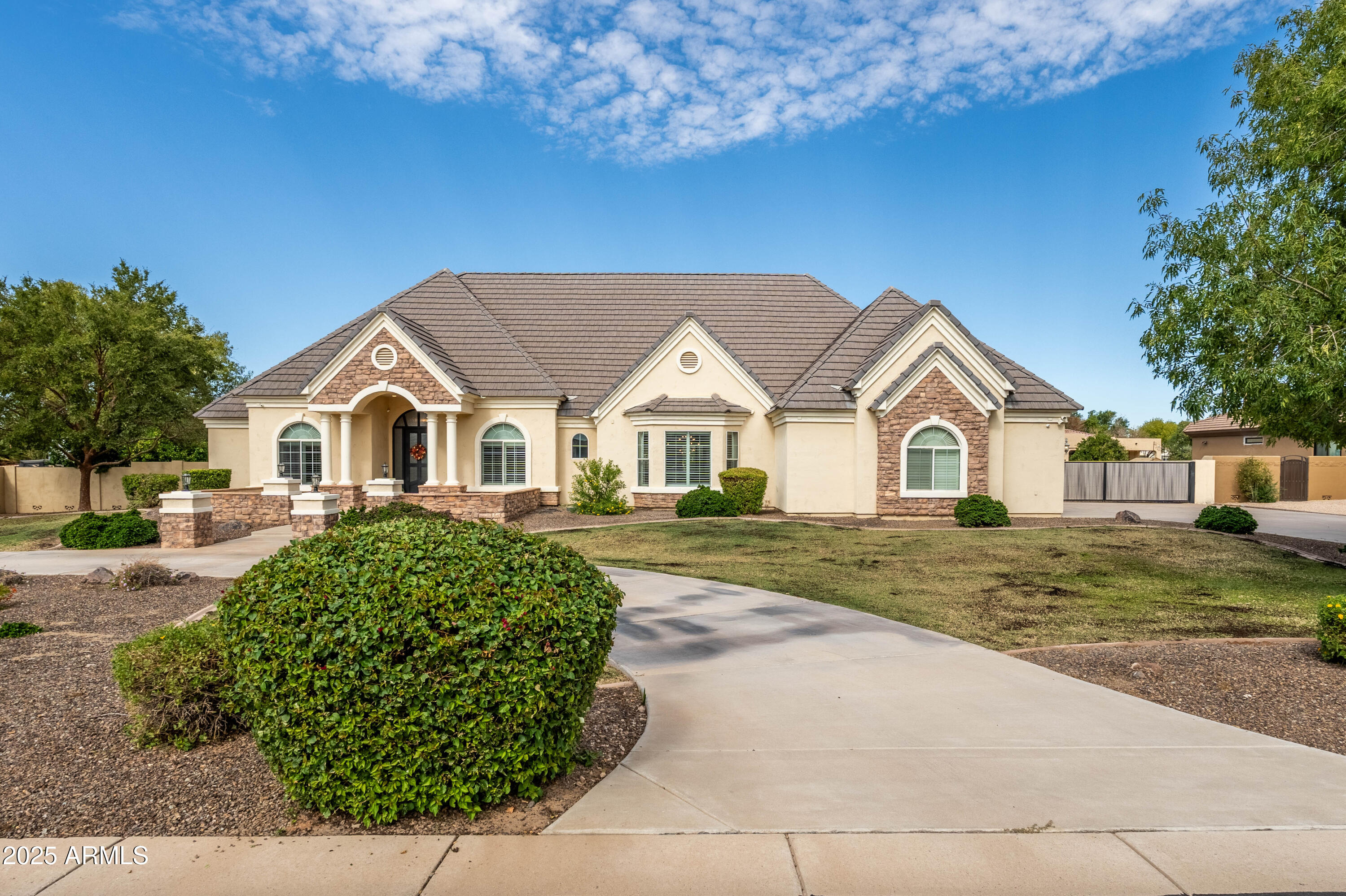 2670 E VALLEJO Court