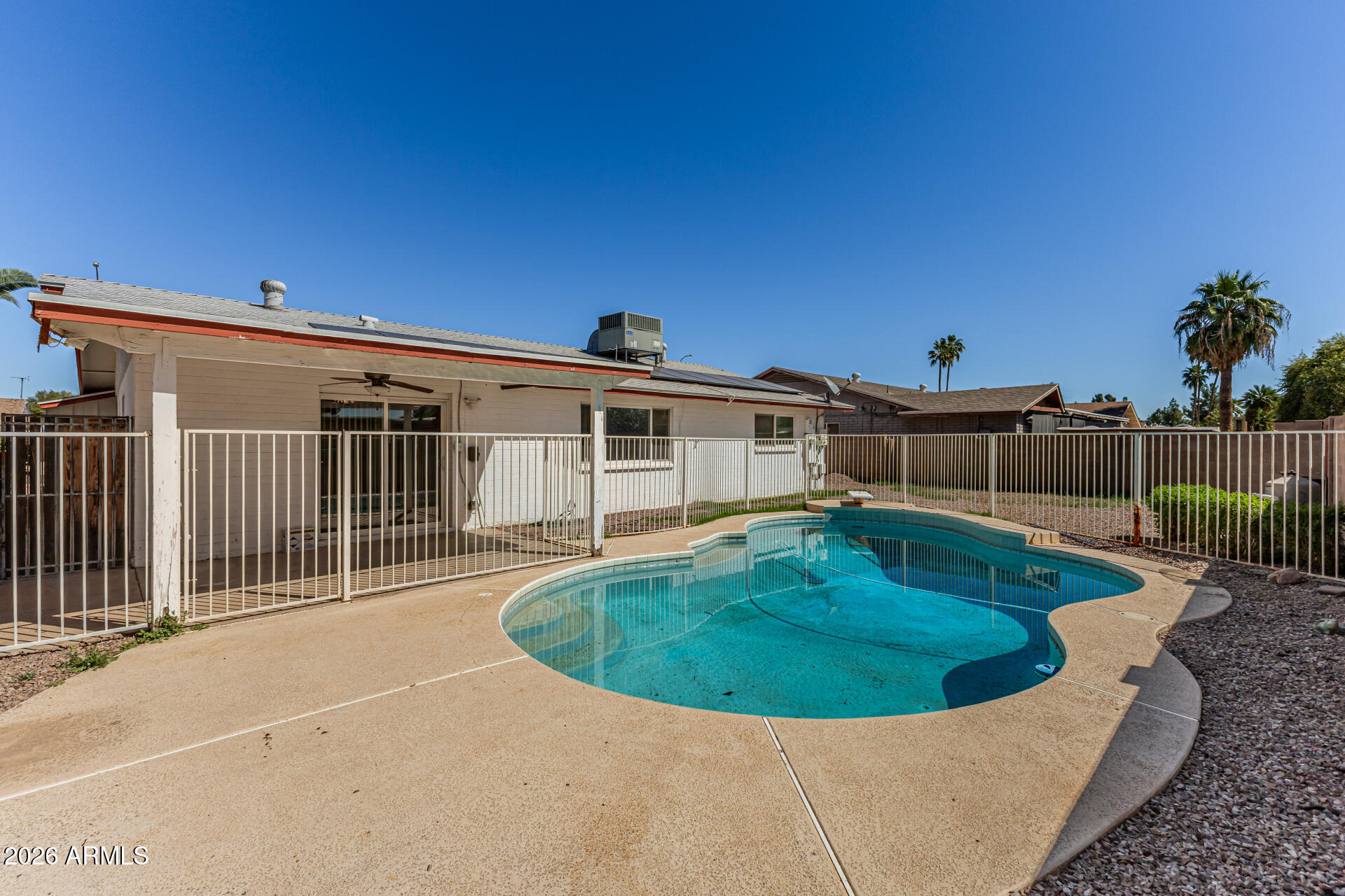 1241 W LAREDO Street