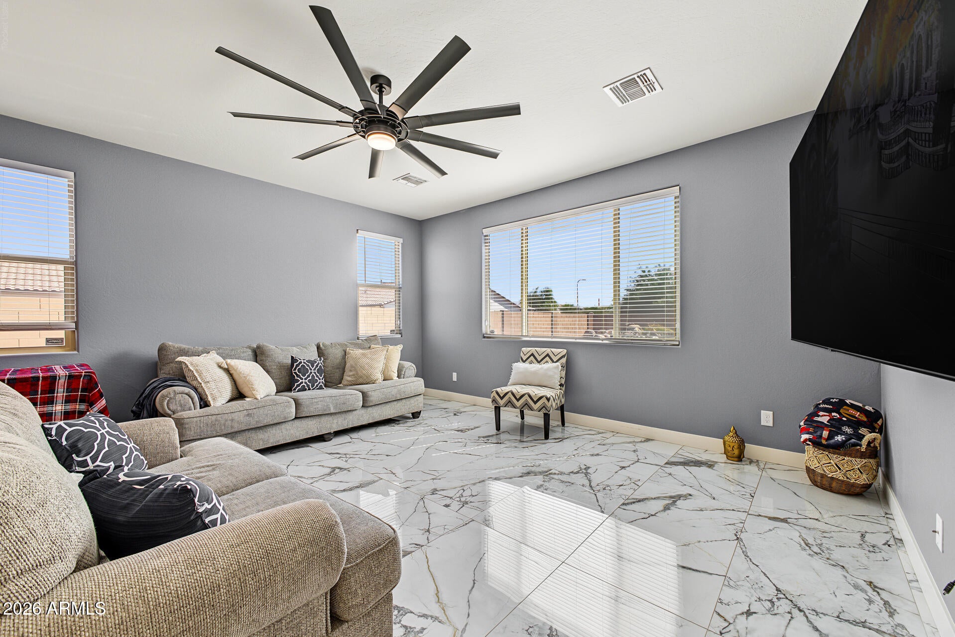 8031 W ENCINAS Lane