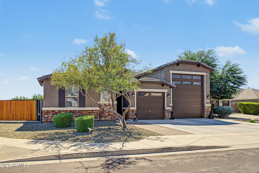 Photo of 8031 W Encinas Lane, Phoenix, AZ 85043 (MLS # 7092188)