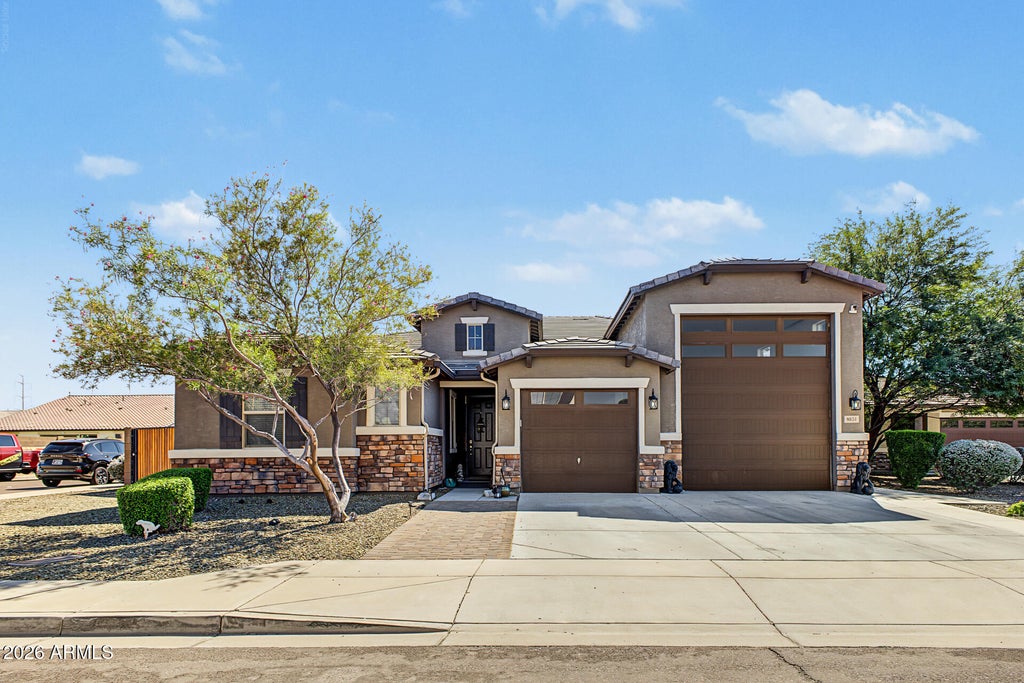 Photo of 8031 W Encinas Lane, Phoenix, AZ 85043 (MLS # 7092188)