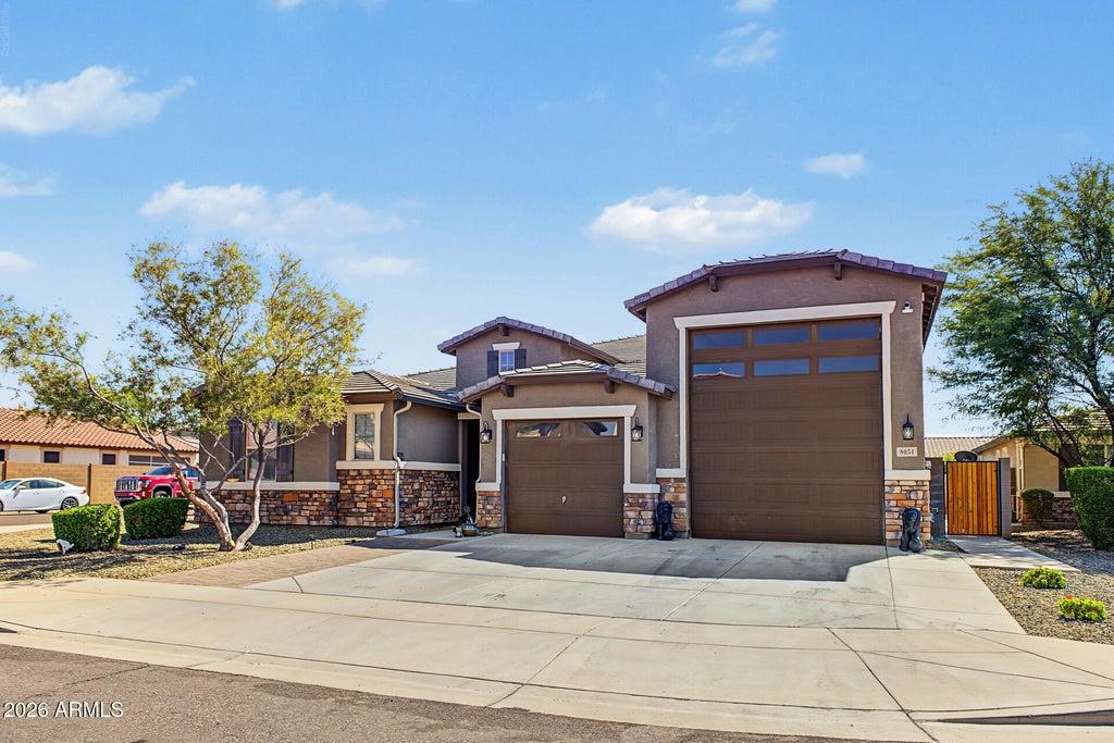 Photo of 8031 W Encinas Lane, Phoenix, AZ 85043 (MLS # 7092188)