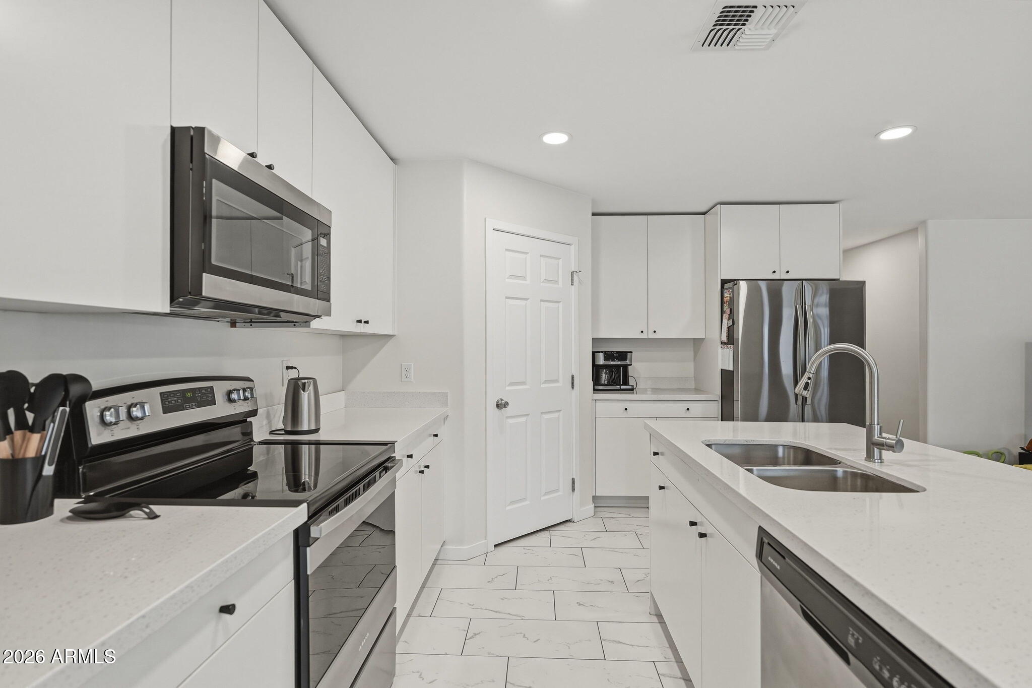 8042 S CALLE MOCTEZUMA --